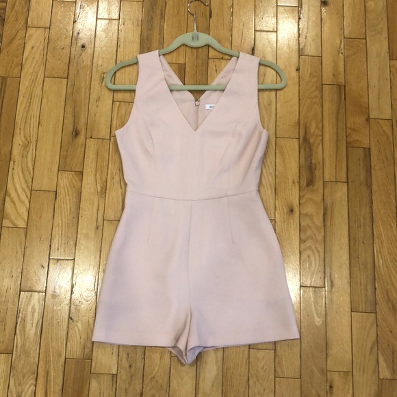 BCBGeneration Simple V romper/ jumpsuit in bide rose smoke. Size 0. - Picture 2 of 15